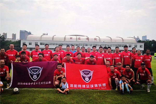 “市長(zhǎng)杯”足球聯(lián)賽開(kāi)幕，隆中健兒們加油！