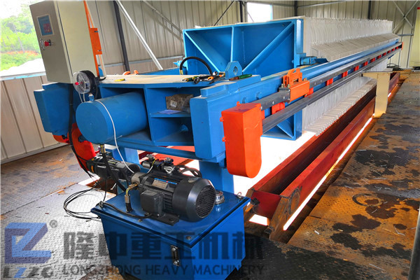 洛陽隆中持續L跑，成就洗沙尾礦處理L域硬核污泥廂式壓濾機！