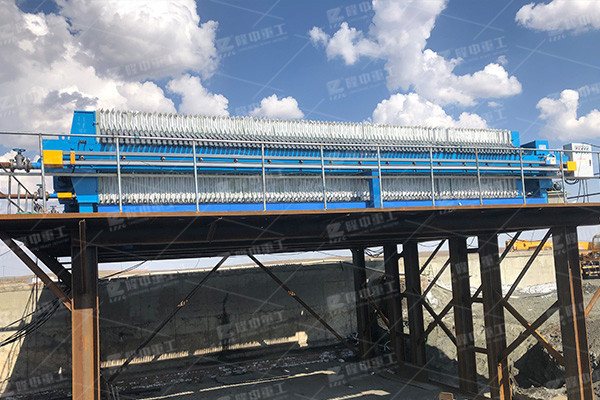 200平方的壓濾機(jī)有嗎？污泥脫水機(jī)多少錢(qián)一臺(tái)？