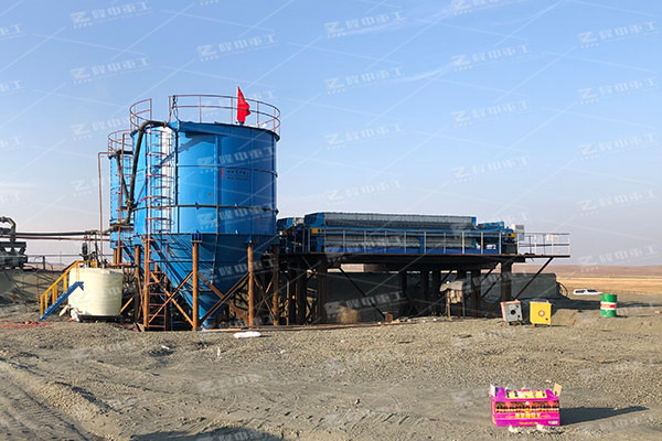 200平方的壓濾機(jī)有嗎？污泥脫水機(jī)多少錢(qián)一臺(tái)？