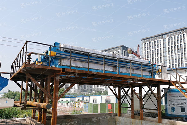 帶式污泥壓濾機運行過程中要注意哪些控制操作？